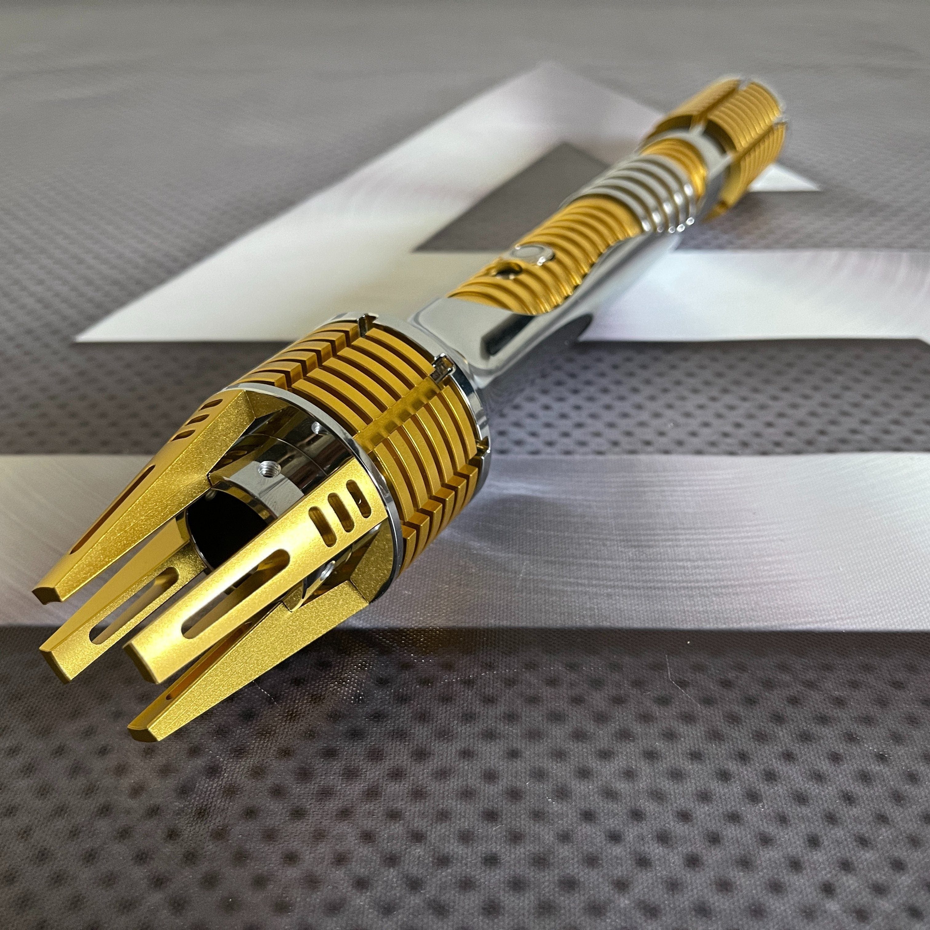 Gold Threepio Basis beleuchtet Lichtschwert für schwere Duelle